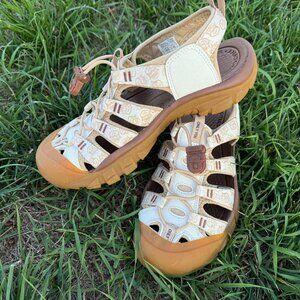 Keen Women's Newport Retro Smokey Bear sandals 8.5 NWOT